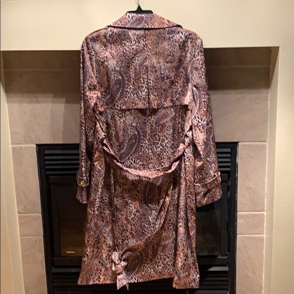 Gorgeous trench coat - Picture 10 of 12